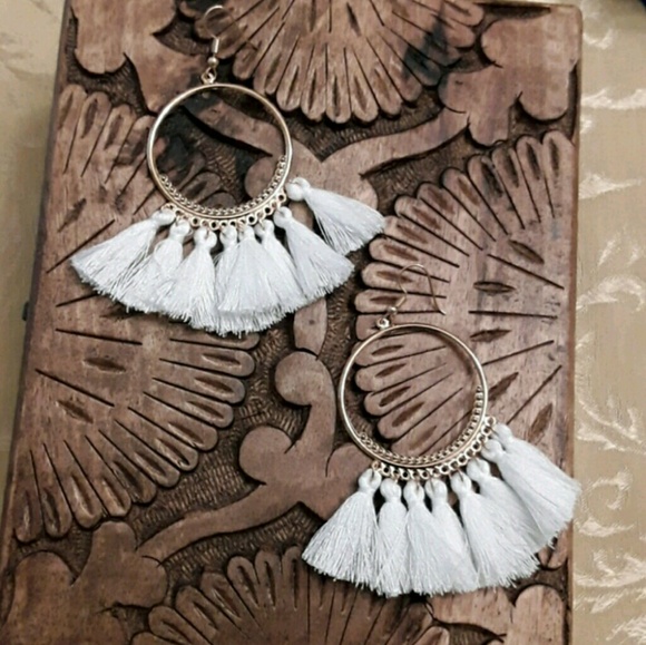 NEW White Bohemian Tassel/Fringe Earrings - Picture 1 of 2